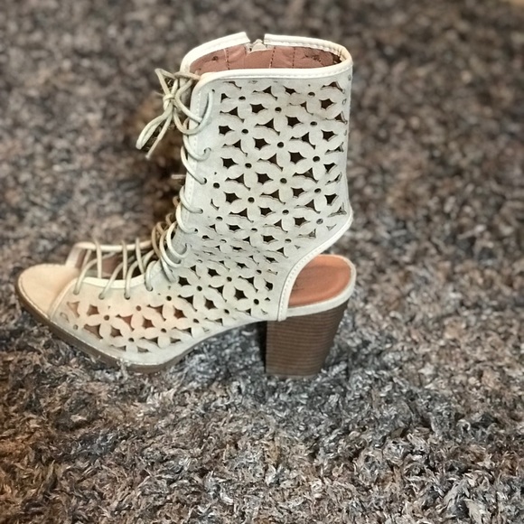 Women’s nude bootie - Picture 2 of 6